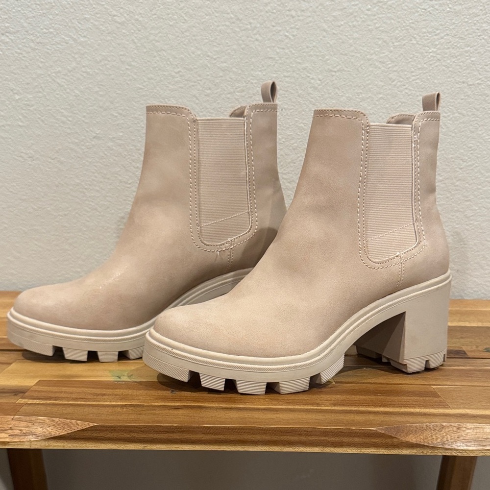 Arizona Jean Company Cream Ankle Booties